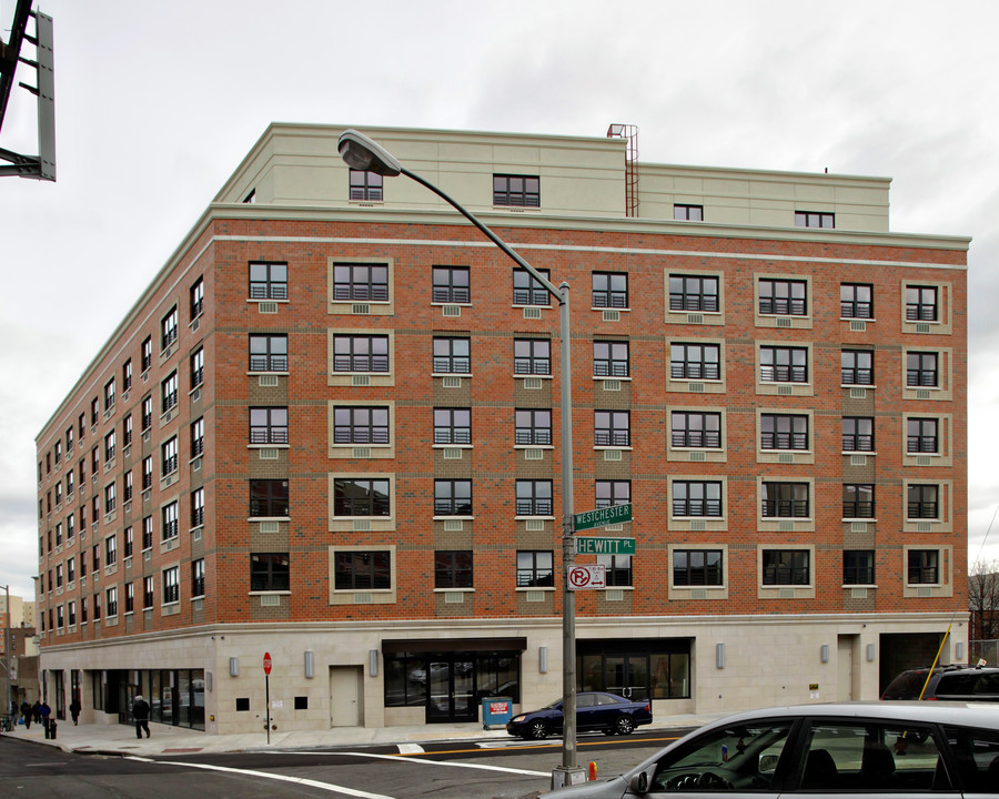 Hewitt House in Bronx, NY - Building Photo