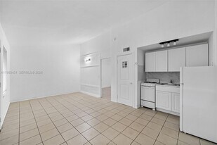 840 SW 7th St in Miami, FL - Building Photo