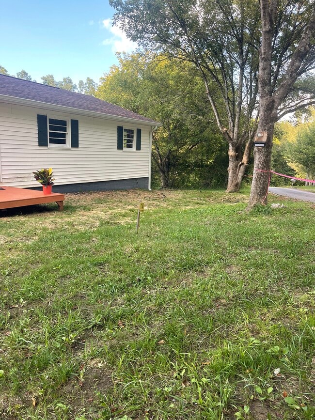 property at 290 Lowery Rd