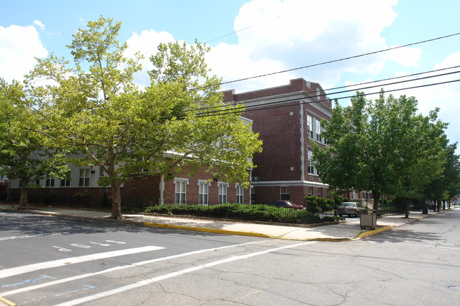 Cleveland Arms Apartments in Carteret, NJ - Building Photo - Building Photo