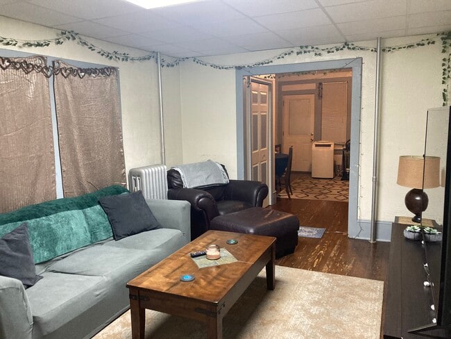 224 W Main St