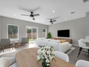 8010 Easter St in Houston, TX - Building Photo - Building Photo