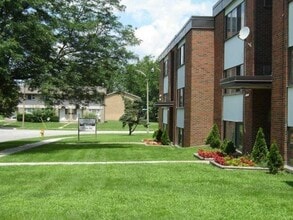 Brock Street Apartments in Windsor, ON - Building Photo - Building Photo