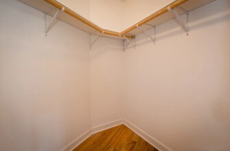 7223 N Rogers Ave, Unit 1 in Chicago, IL - Building Photo - Building Photo