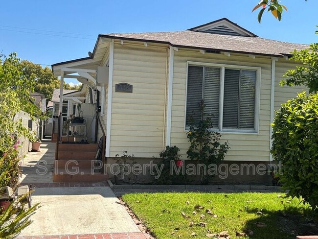 property at 618 N Mariposa St