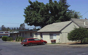 970 Healdsburg Ave in Healdsburg, CA - Building Photo - Building Photo