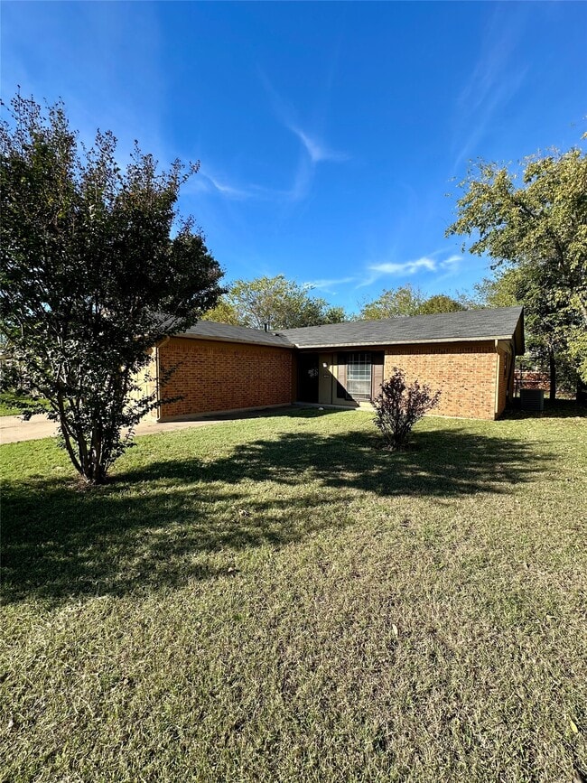 property at 1005 Waverly Dr