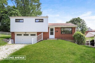 138 College Park Dr in Monroeville, PA - Building Photo