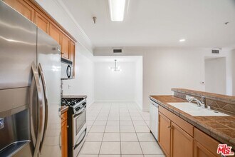 2335 S Bentley Ave in Los Angeles, CA - Building Photo - Building Photo