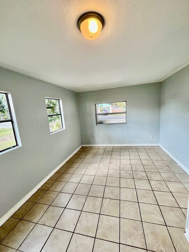 39500 Lincoln Ave in Zephyrhills, FL - Building Photo - Building Photo