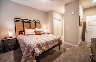 11250 Hidden Peak Ave-Unit -305 in Las Vegas, NV - Building Photo - Building Photo