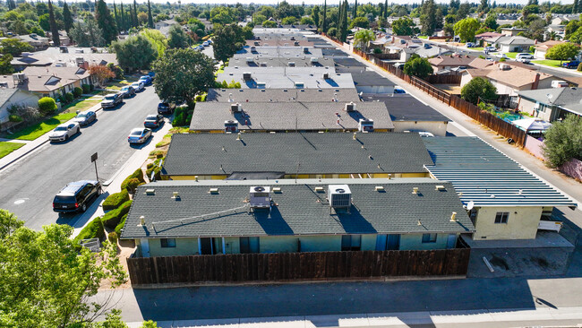 285 W Holland Ave in Clovis, CA - Building Photo - Building Photo