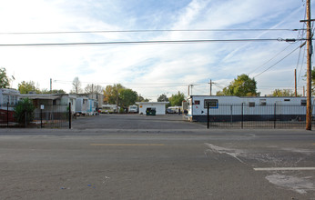 Riviera Mobile Home Park in Sacramento, CA - Building Photo - Building Photo