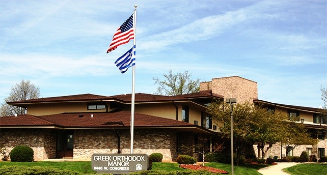 Greek Orthodox Manor in Wauwatosa, WI - Foto de edificio