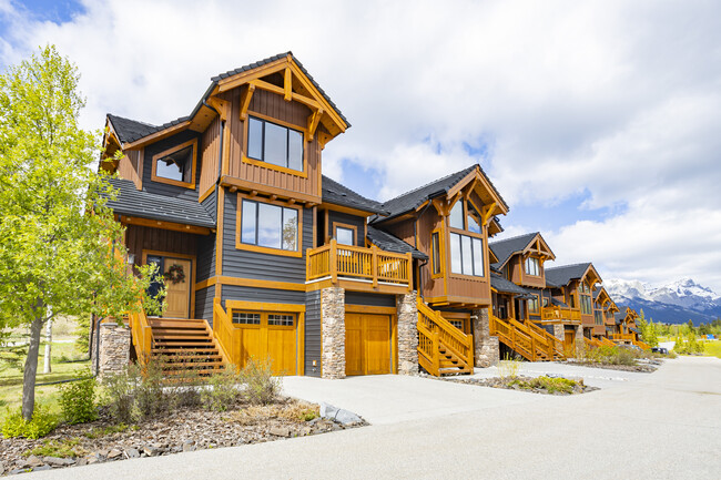 102 Armstrong Pl in Canmore, AB - Building Photo - Primary Photo