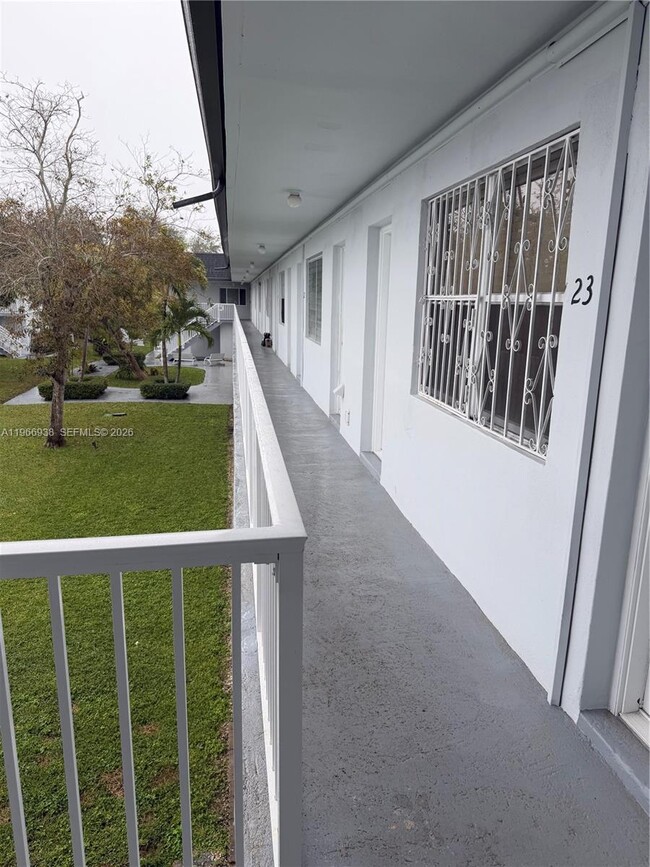 4550 SW 67th Ave in Miami, FL - Building Photo - Building Photo