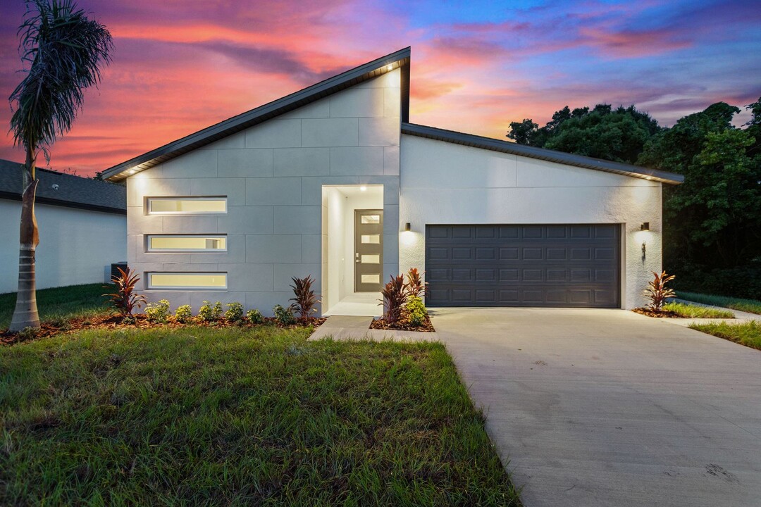 331 Royal Palm Wy in Winter Haven, FL - Building Photo