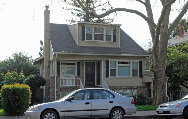 1109 39th St in Sacramento, CA - Foto de edificio - Building Photo