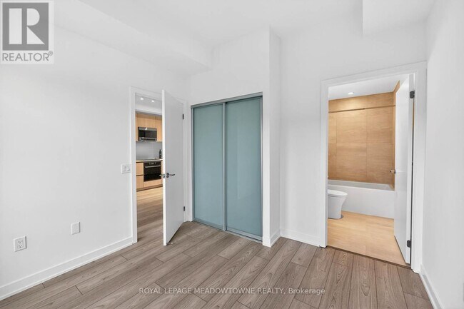 120 Broadway Ave in Toronto, ON - Building Photo - Building Photo