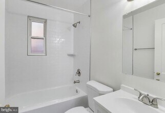 8318 Roanoke Ave, Unit 4 in Takoma Park, MD - Building Photo - Building Photo