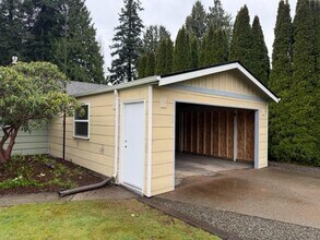 3025 Cedarwood Ave in Bellingham, WA - Building Photo - Building Photo