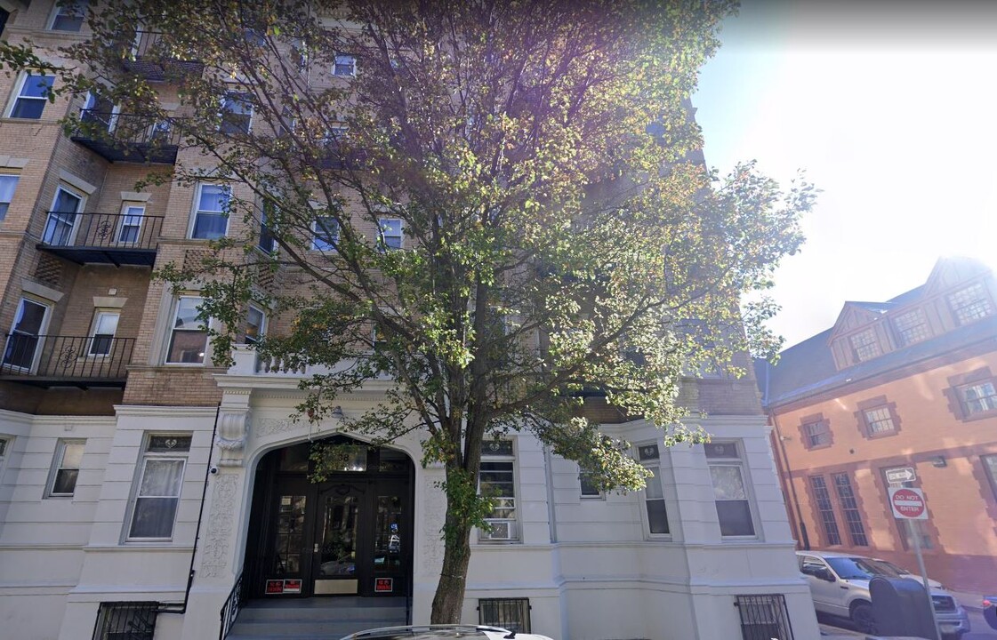 53 Hemenway St, Unit 42 in Boston, MA - Building Photo