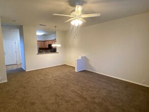 2725 Hyde Park Dr in Grand Prairie, TX - Foto de edificio - Building Photo