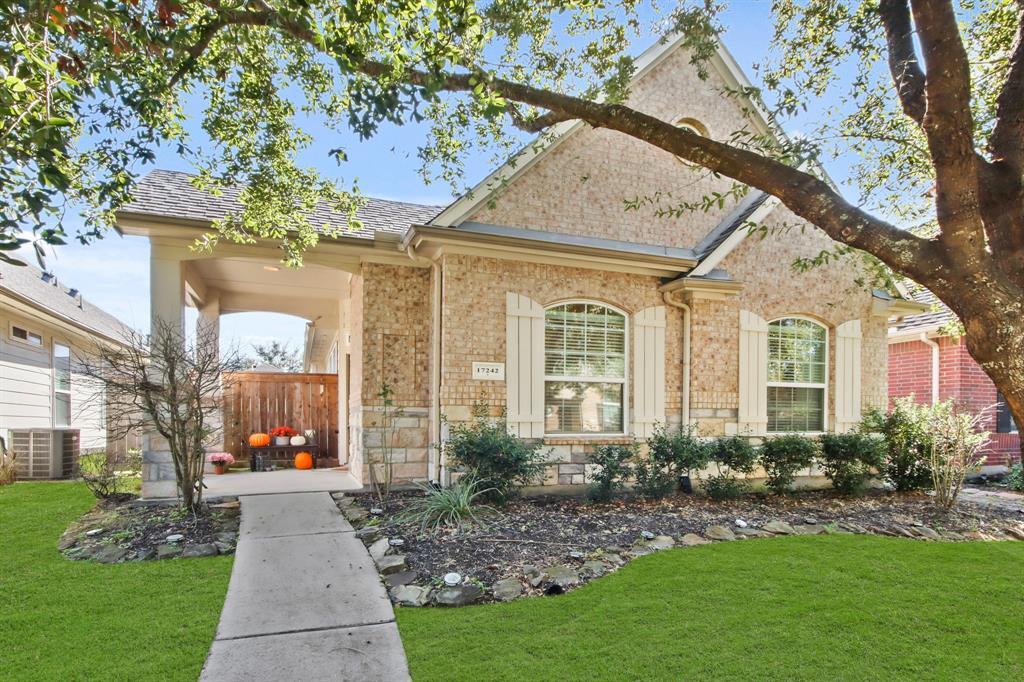 17242 Mitchell Pass Ln in Humble, TX - Foto de edificio