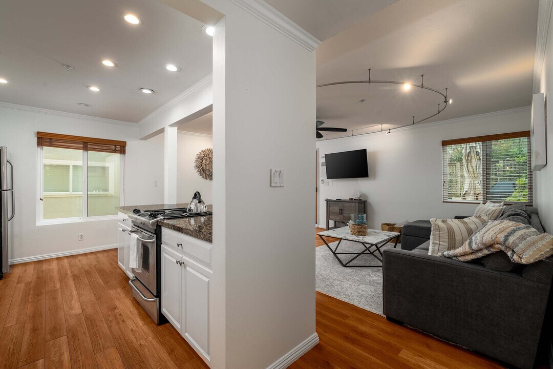 457 Coast Blvd in San Diego, CA - Building Photo