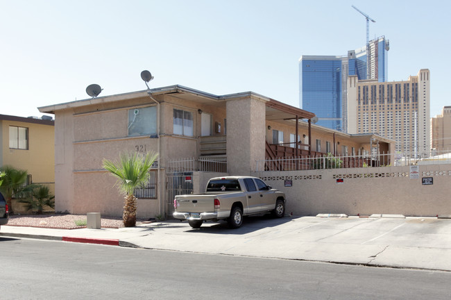 321 - 325 W Cincinnati Ave in Las Vegas, NV - Building Photo - Building Photo