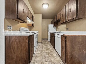 16359 W 10th Ave in Golden, CO - Foto de edificio - Building Photo