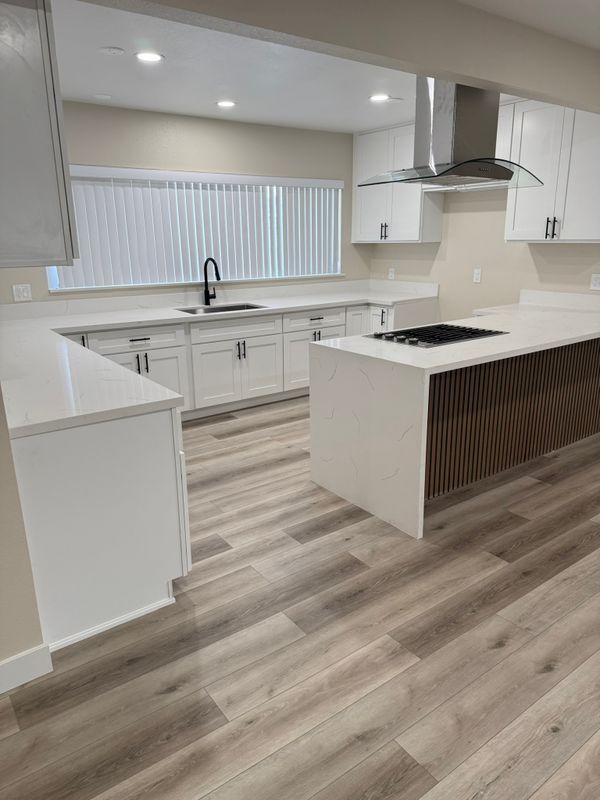 340 E Shamrock St in Rialto, CA - Foto de edificio - Building Photo