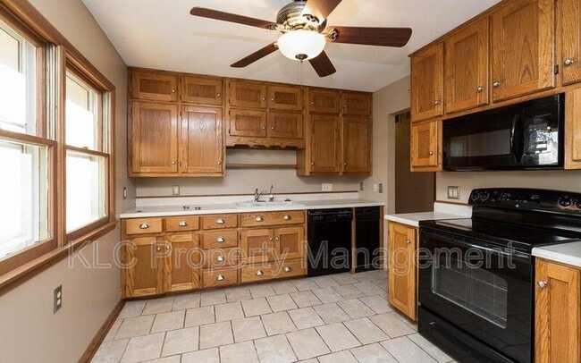 230 Bel Aire Dr in Waukee, IA - Building Photo - Building Photo