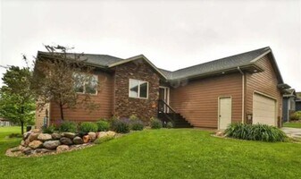 105 S Country Club Ave in Brandon, SD - Building Photo