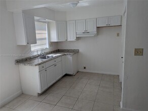 31 SE 2nd Ave in Hallandale Beach, FL - Building Photo - Building Photo