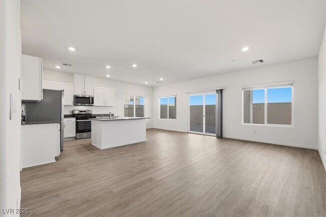 502 Red Lovebird Ave in Henderson, NV - Building Photo - Building Photo