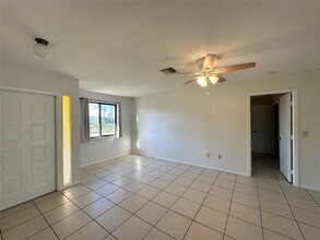 700 Aqui Esta Dr in Punta Gorda, FL - Foto de edificio - Building Photo