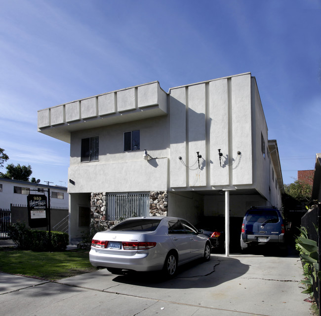 933 N Hudson Ave in Los Angeles, CA - Foto de edificio - Building Photo