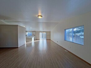 35852 13th Ave SW in Federal Way, WA - Building Photo - Building Photo