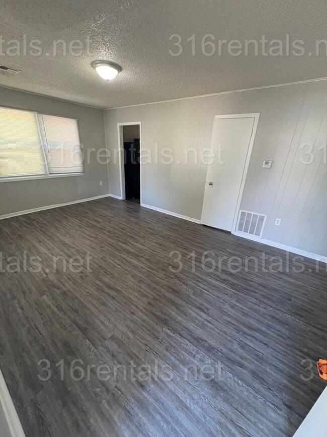 4576 Jade Ave in Wichita, KS - Building Photo - Building Photo