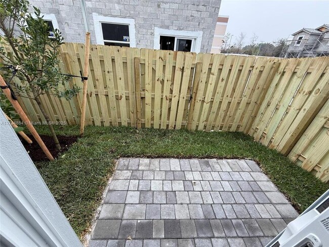 145 SW 184th Ave in Pembroke Pines, FL - Building Photo - Building Photo