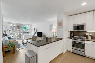 70 W 37th St in New York, NY - Building Photo - Building Photo