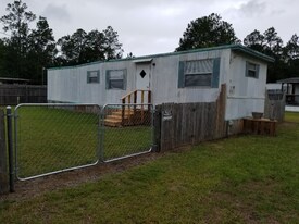 41 Thicket Rd in Ludowici, GA - Building Photo