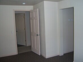 1014 Oxford Ave, Unit 1014.5 Oxford - 4 bedroom in Eau Claire, WI - Building Photo - Building Photo