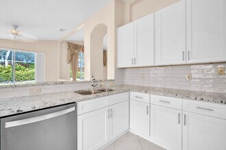 5065 Glenville Dr in Boynton Beach, FL - Building Photo - Building Photo