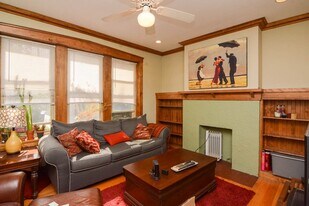 1250 W Rosedale Ave, Unit G02C in Chicago, IL - Building Photo