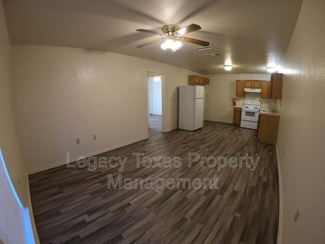 1106 Williams Ave in Cleburne, TX - Building Photo - Building Photo