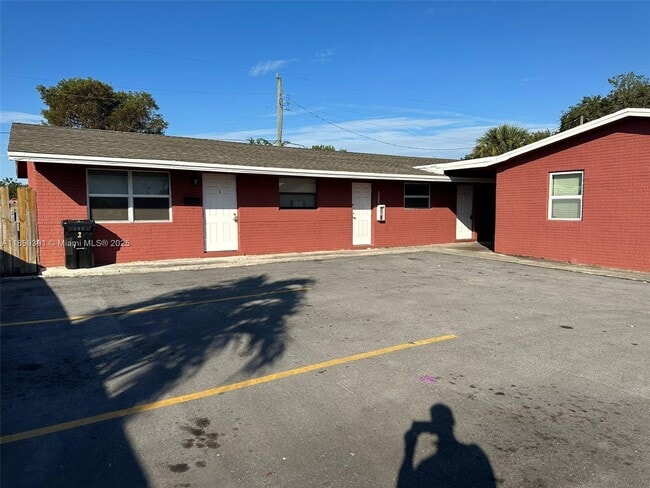 623 NW 9th Ave in Fort Lauderdale, FL - Building Photo - Building Photo