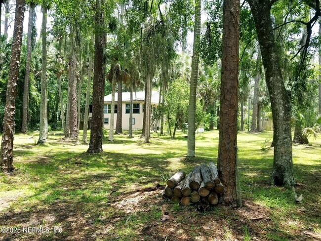 1888 Lake Disston Dr in Bunnell, FL - Building Photo - Building Photo