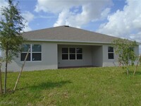 1626 Embers Pkwy W in Cape Coral, FL - Foto de edificio - Building Photo